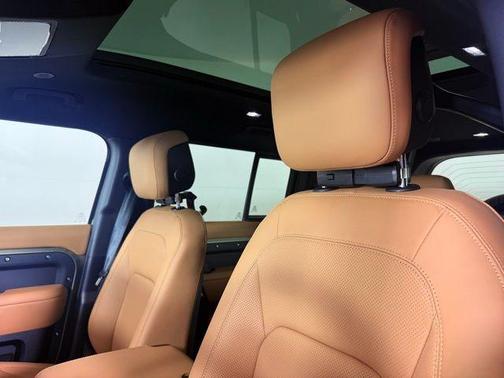 2025 Land Rover Defender P500 X-Dynamic SE