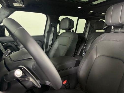 2026 Land Rover Defender 110 V8