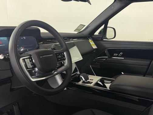 2026 Land Rover Range Rover SE