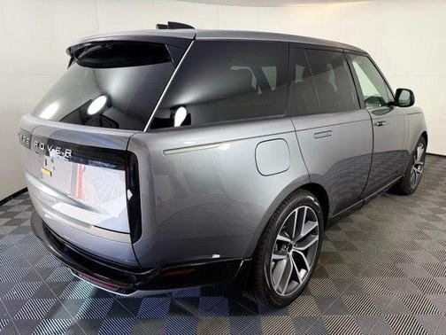 2025 Land Rover Range Rover P530 SE