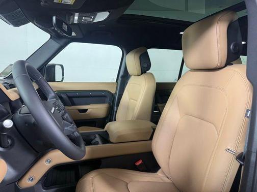 2026 Land Rover Defender 130 X-Dynamic SE