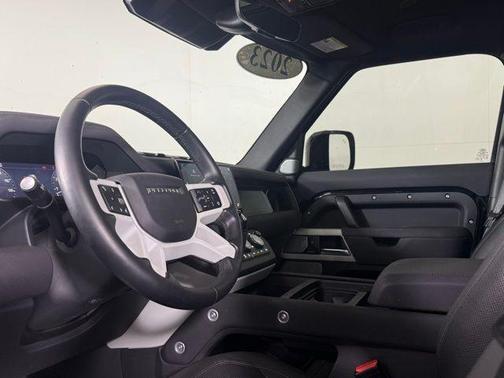 2023 Land Rover Defender SE