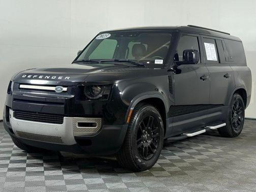 2023 Land Rover Defender SE