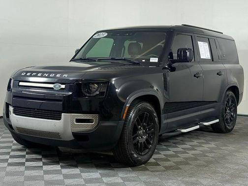 2023 Land Rover Defender SE