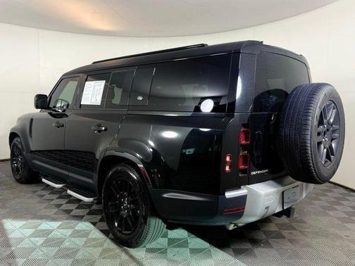 2023 Land Rover Defender SE