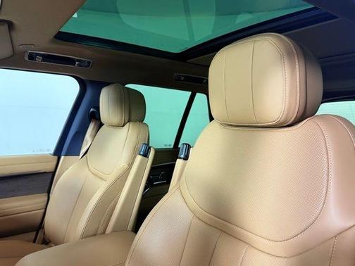 2025 Land Rover Range Rover P400 SE