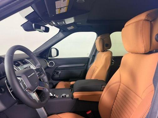 2025 Land Rover Discovery P300 Dynamic SE