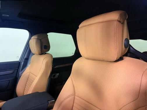2025 Land Rover Discovery P300 Dynamic SE