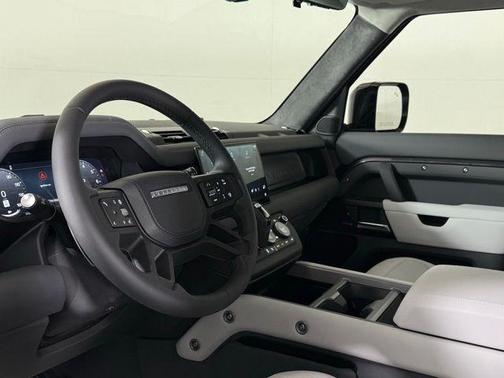 2025 Land Rover Defender P500 V8