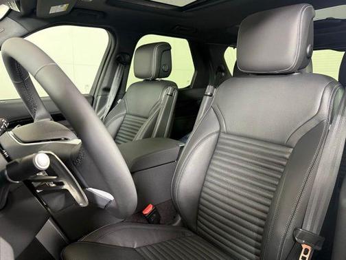 2026 Land Rover Discovery S