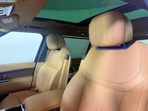 2025 Land Rover Range Rover P530 SE 7 Seat