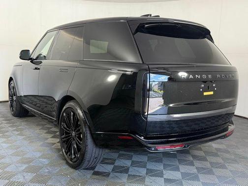 2025 Land Rover Range Rover P400 SE