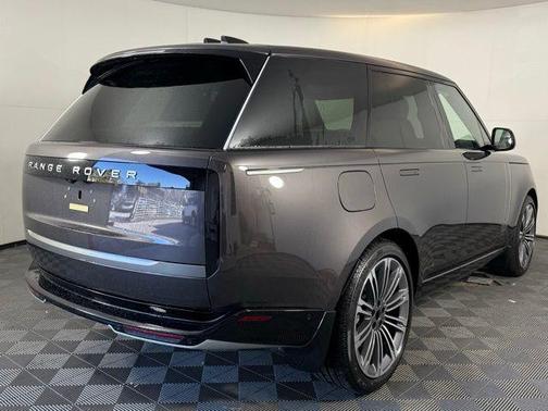2025 Land Rover Range Rover P530 SE