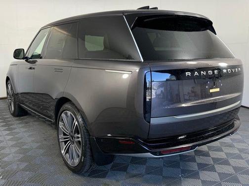 2025 Land Rover Range Rover P530 SE