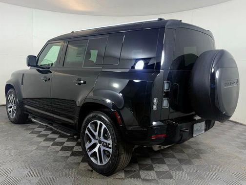 2026 Land Rover Defender 110 X-Dynamic SE