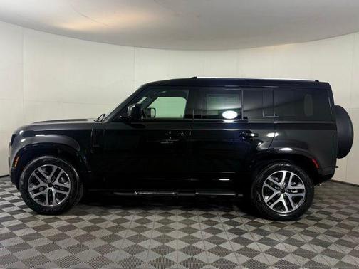 2026 Land Rover Defender 110 X-Dynamic SE