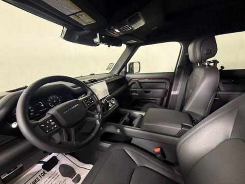 2025 Land Rover Defender P400 X-Dynamic SE