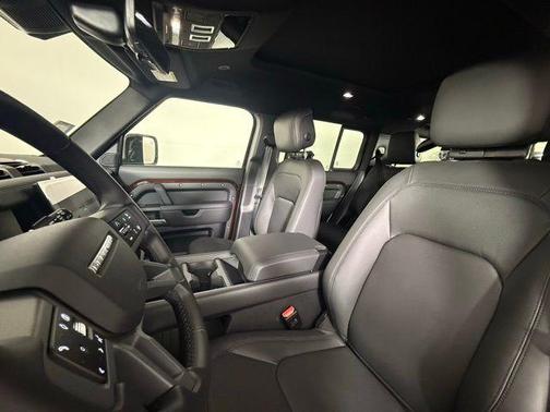 2025 Land Rover Defender P400 X-Dynamic SE