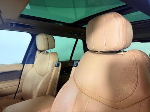 2025 Land Rover Range Rover P550e SE