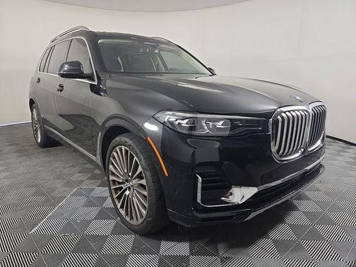 Black Sapphire Metallic 2021 BMW X7 xDrive40i