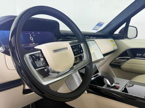 2025 Land Rover Range Rover P530 SE 7 Seat