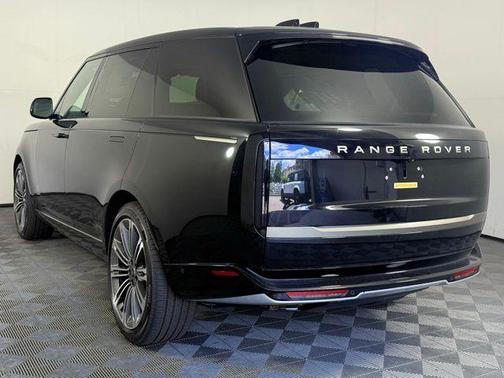 2025 Land Rover Range Rover P530 SE 7 Seat