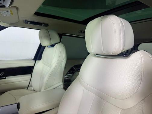 2025 Land Rover Range Rover P530 SE 7 Seat
