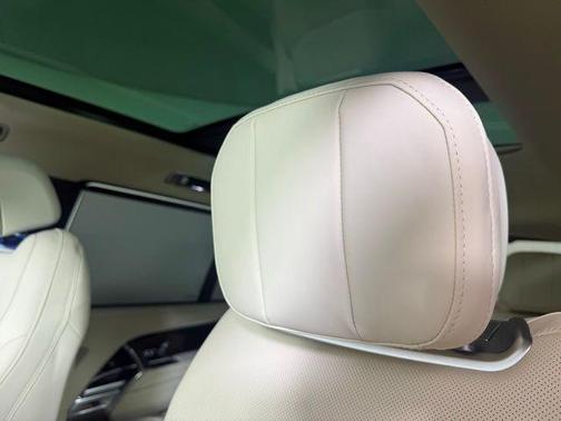 2025 Land Rover Range Rover P530 SE 7 Seat