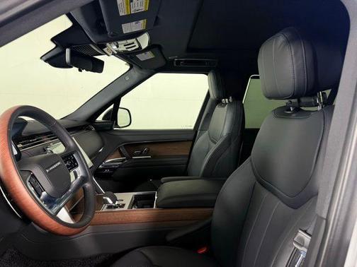 2025 Land Rover Range Rover P530 SE 7 Seat