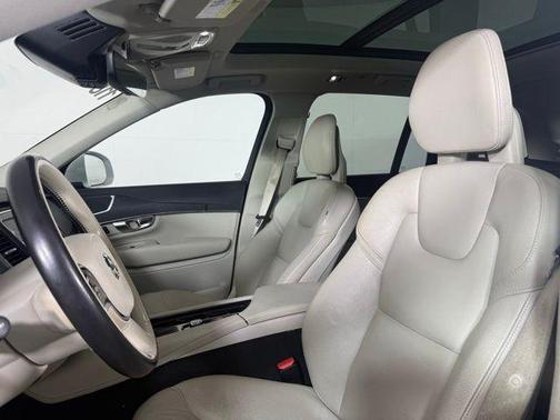 2020 Volvo XC90 T6 Momentum 6 Passenger