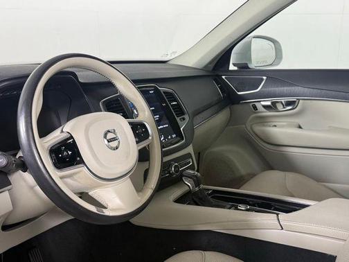 2020 Volvo XC90 T6 Momentum 6 Passenger