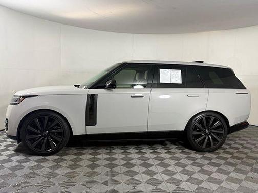 2025 Land Rover Range Rover P615 SV
