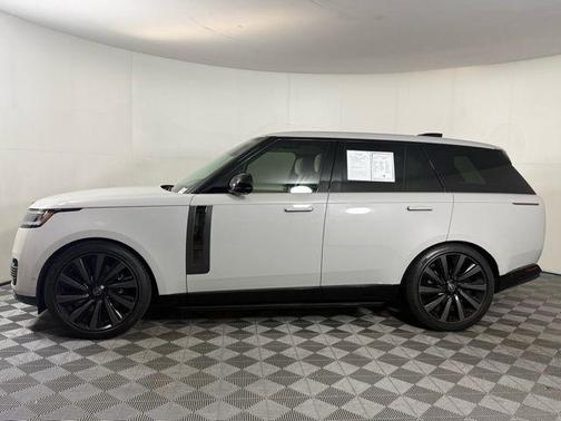 2025 Land Rover Range Rover P615 SV