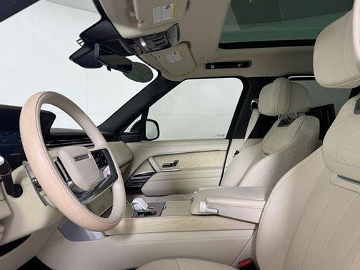 2025 Land Rover Range Rover P615 SV