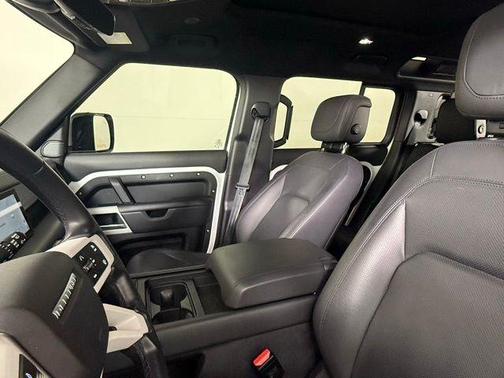 2023 Land Rover Defender 110 SE