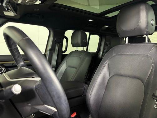 2024 Land Rover Defender P500 SE