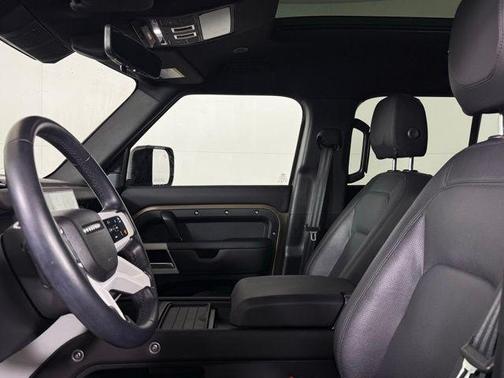 2024 Land Rover Defender P500 SE