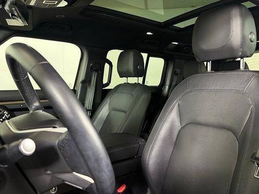 2024 Land Rover Defender P500 SE