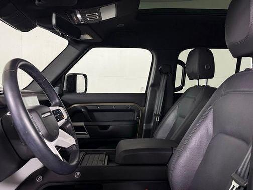 2024 Land Rover Defender P500 SE