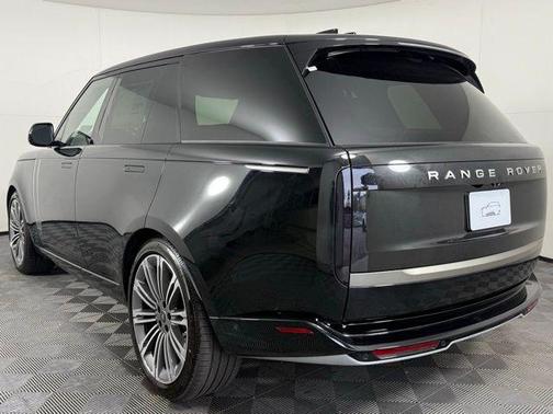 2025 Land Rover Range Rover P530 SE