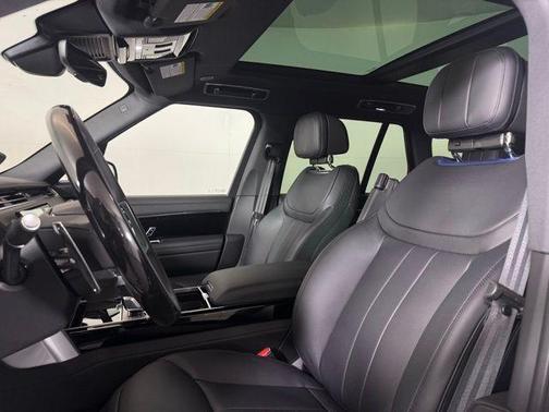 2025 Land Rover Range Rover P550e SE