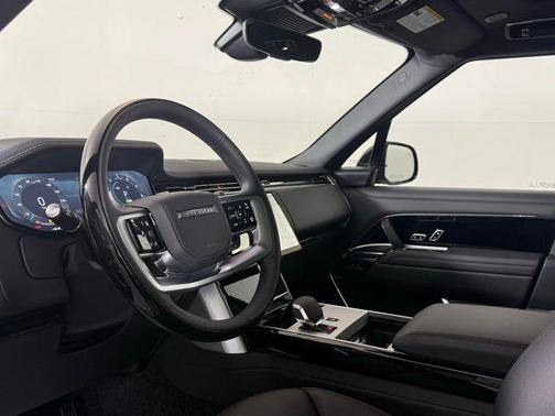 2025 Land Rover Range Rover P550e SE