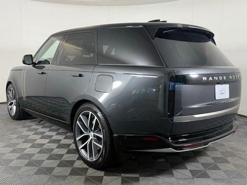 2025 Land Rover Range Rover P550e SE