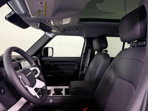 2025 Land Rover Defender P400 X-Dynamic SE