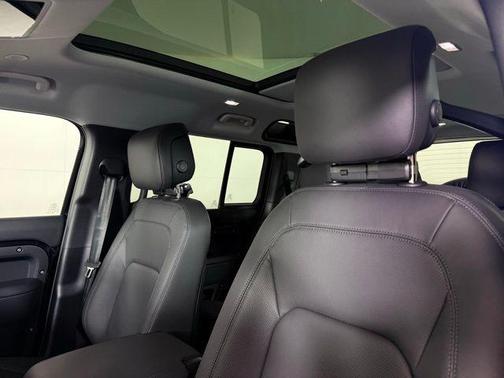 2025 Land Rover Defender P400 X-Dynamic SE