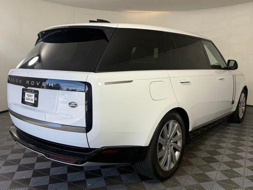 2023 Land Rover Range Rover P400 SE
