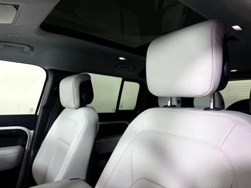 2025 Land Rover Defender P400 X-Dynamic SE