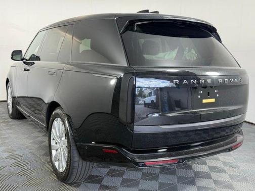 2025 Land Rover Range Rover P400 SE 7 Seat
