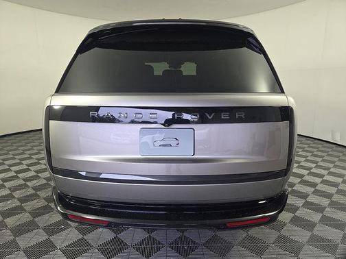 Flux Silver In Gloss Finish 2025 Land Rover Range Rover P530 SE
