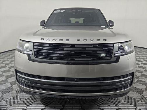 Flux Silver In Gloss Finish 2025 Land Rover Range Rover P530 SE